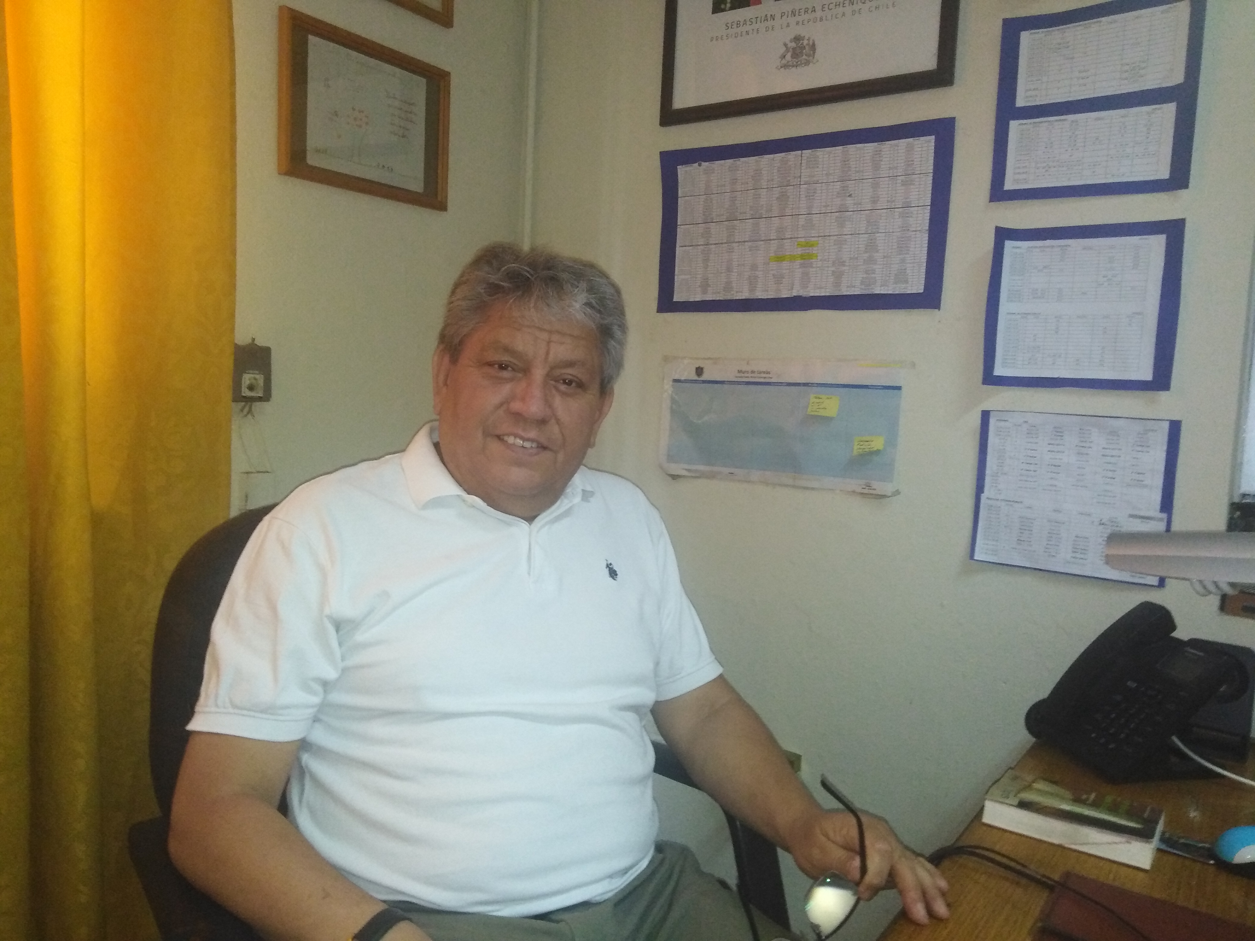 Alex Álvarez Muñoz, Director de la Escuela Poeta Víctor Domingo Silva, ubicada en la comuna de San Joaquín Alex Álvarez Muñoz, Director de la Escuela Poeta Víctor Domingo Silva, ubicada en la comuna de San Joaquín