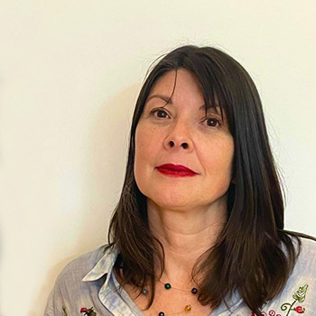 Ericka Castro, profesional del Programa de Educación Intercultural Bilingüe Ericka Castro, profesional del Programa de Educación Intercultural Bilingüe