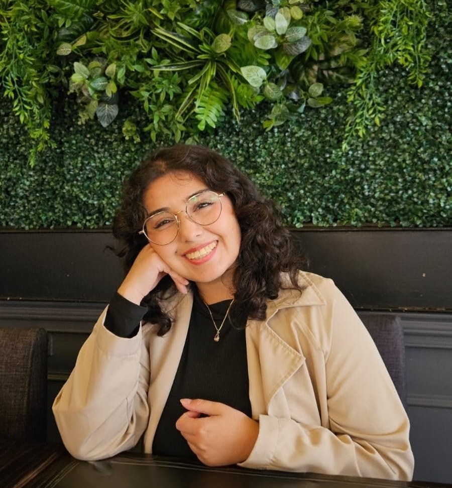 Charlotte Contreras, Profesora de Estado en Ciencias naturales, Química y Biología