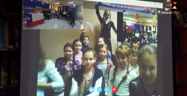 Estudiantes chilenos sostienen videoconferencia intercultural con un curso de Rusia