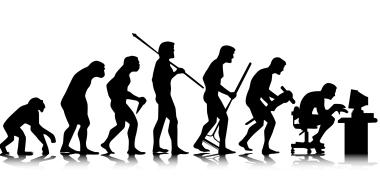 La imagen muestra una escala de evolución del ser humano, llegando al último a un hombre sentado en una computadora como resultado de la evolución
